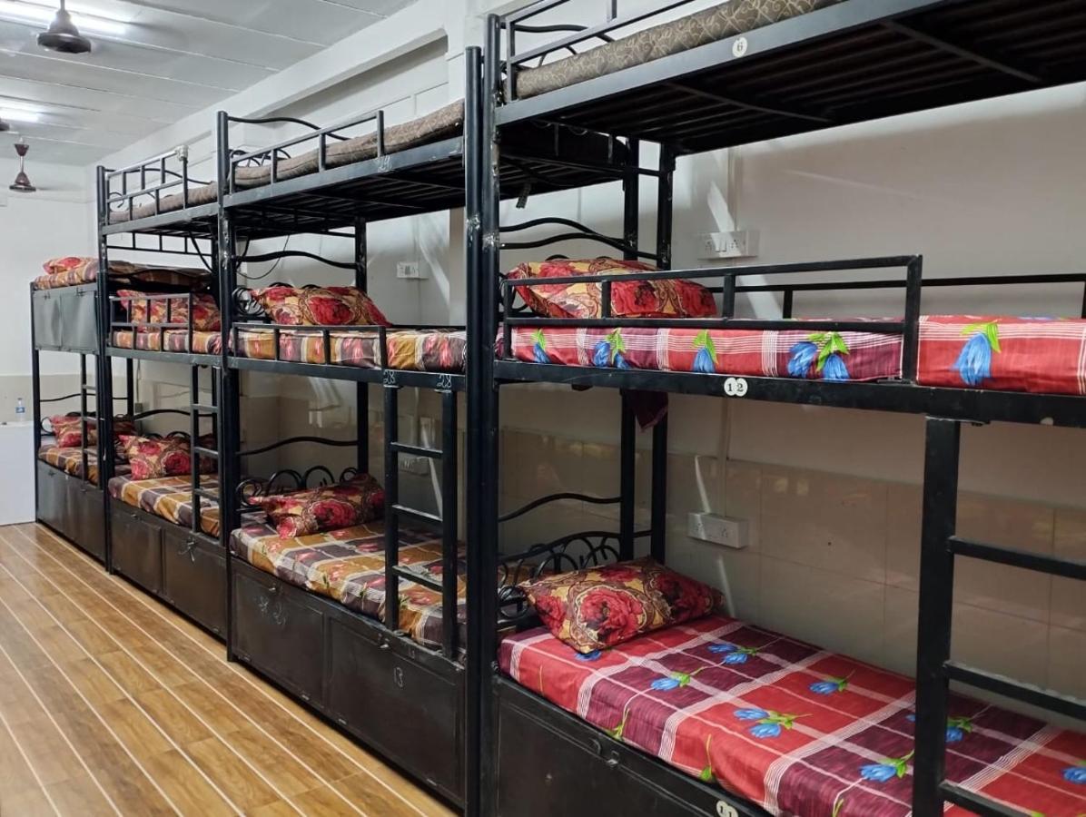 탄 Shree Balaji Ac Dormitory 호스텔 외부 사진