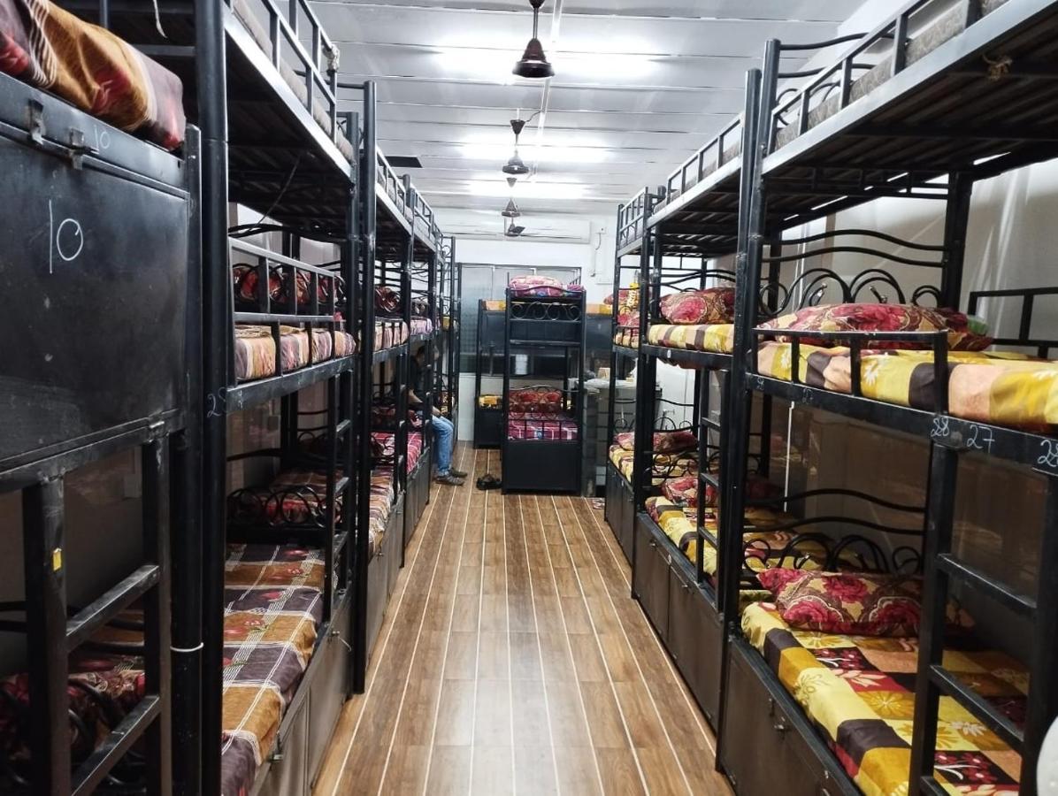 탄 Shree Balaji Ac Dormitory 호스텔 외부 사진